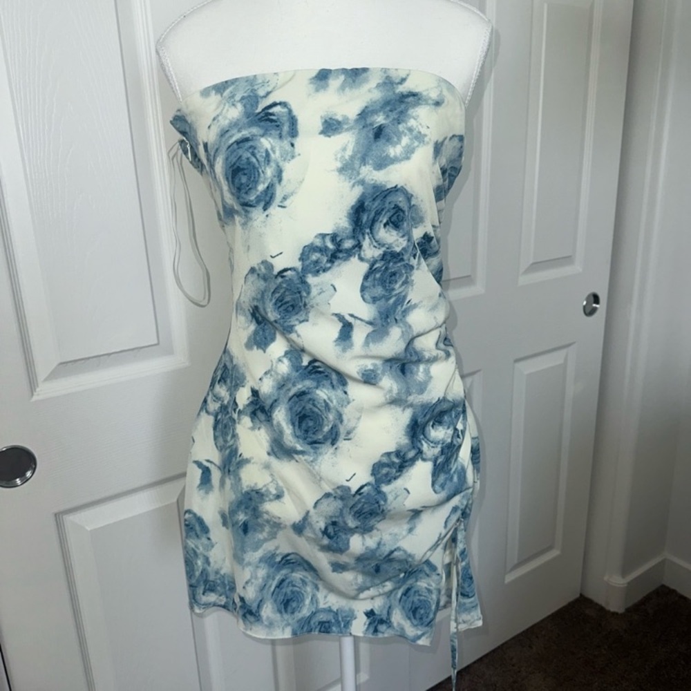 Floral Blue and white strapless dress